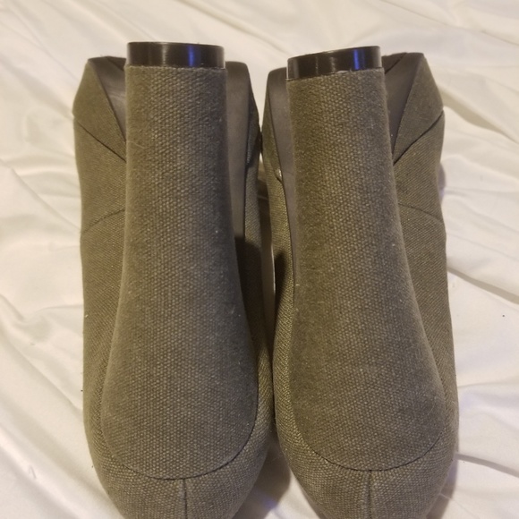 Like New Gianni Bini platform/pump/olive green - Picture 6 of 8